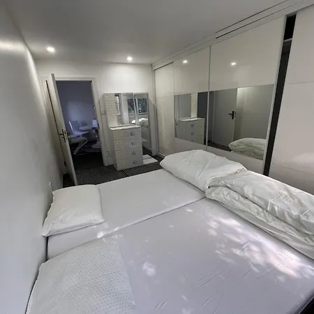 House Apartment *